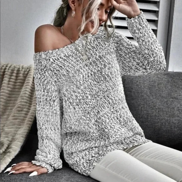 Gorgeous Grey Long Sleeve Sweater with Black Bow Cutout Detail - Picture 3 of 5